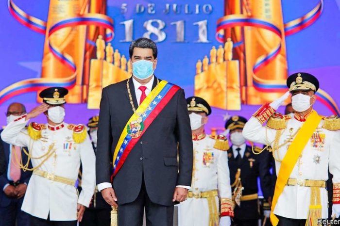 Nicolás y los 40 ladrones