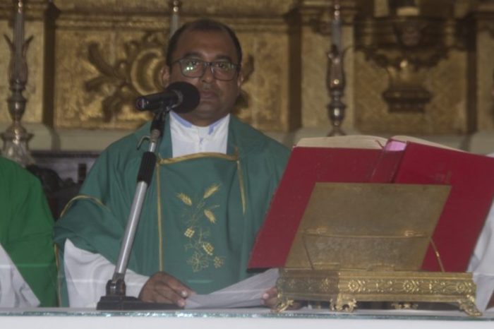 Monseñor Coro Robert Medina Lazaro