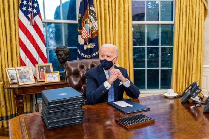 joe biden oficina oval