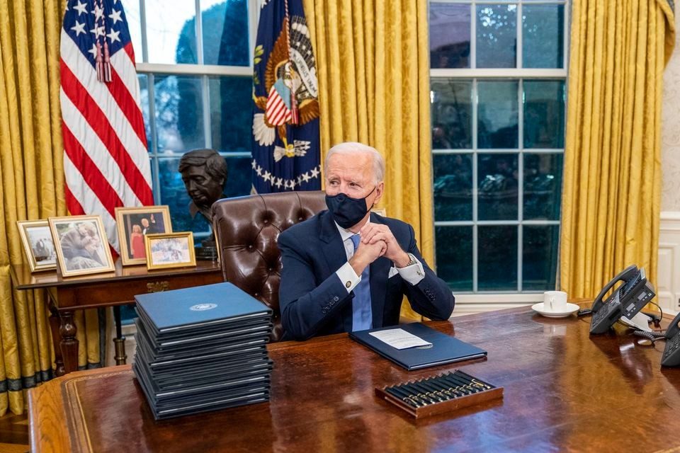 joe biden oficina oval