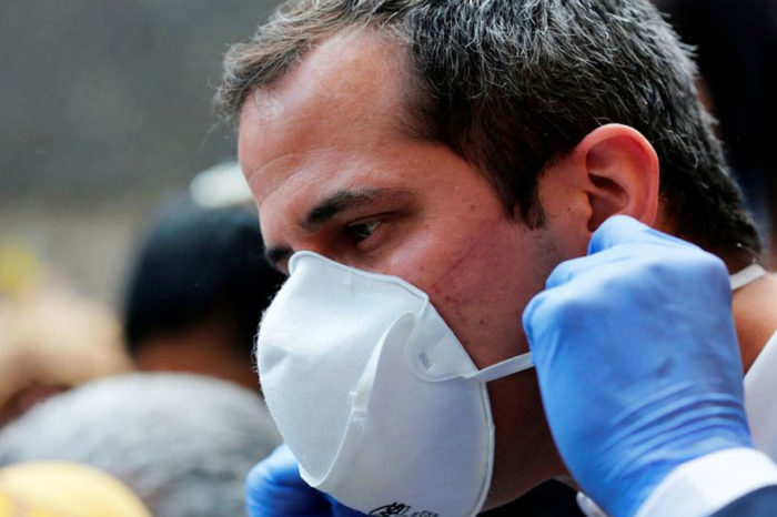 Guaidó cuestiona restricciones del chavismo para comprar vacunas