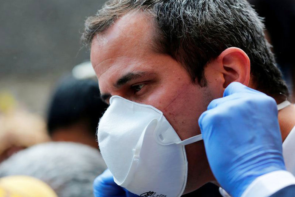 Guaidó cuestiona restricciones del chavismo para comprar vacunas