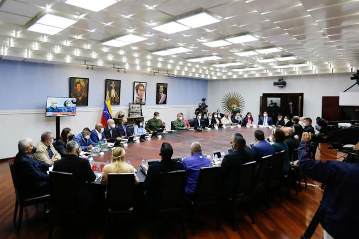 Maduro evalúa plan legislativo de su AN