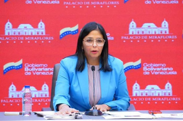 Delcy Rodríguez vacuna AstraZeneca - Covax