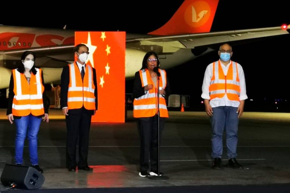 Delcy Rodriguez Carlos Alvarado vacuna china 01.03.2021