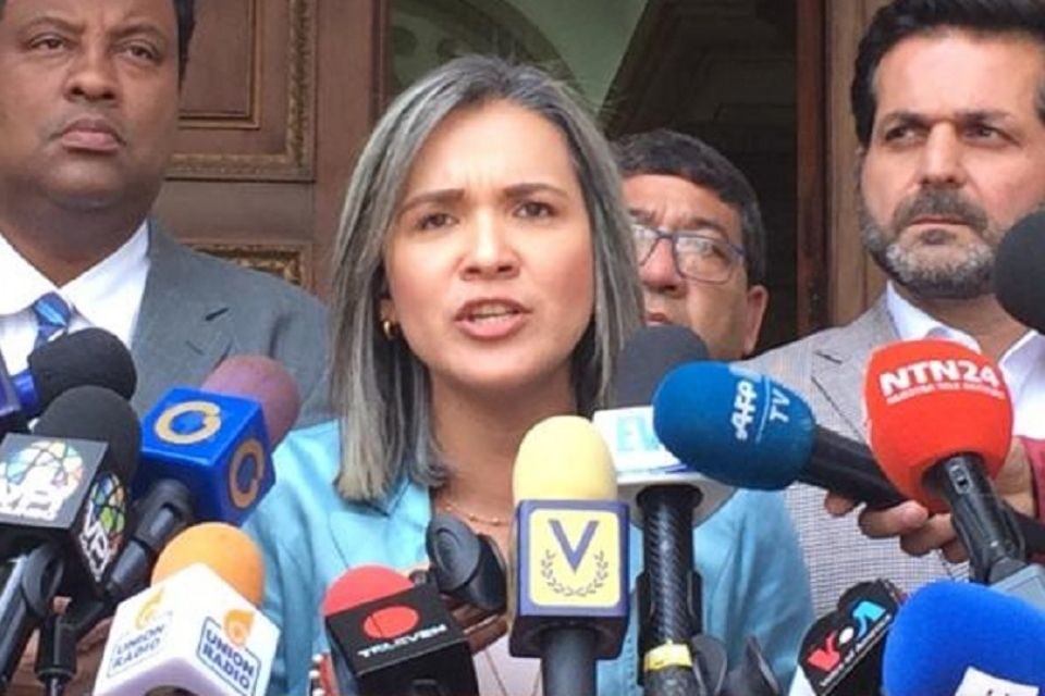 Karim Vera sobre la frontera combustible