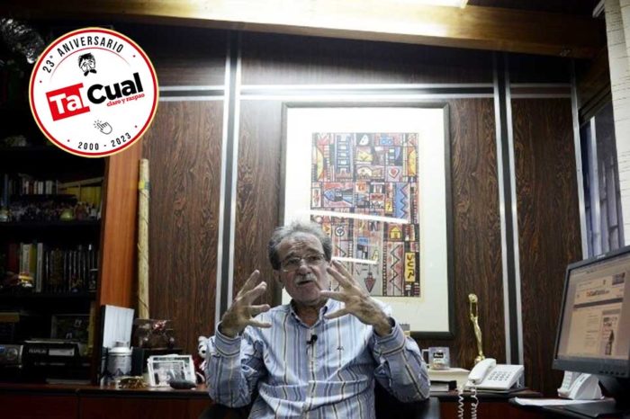 Teodoro en su oficina TalCual 23 aniversario