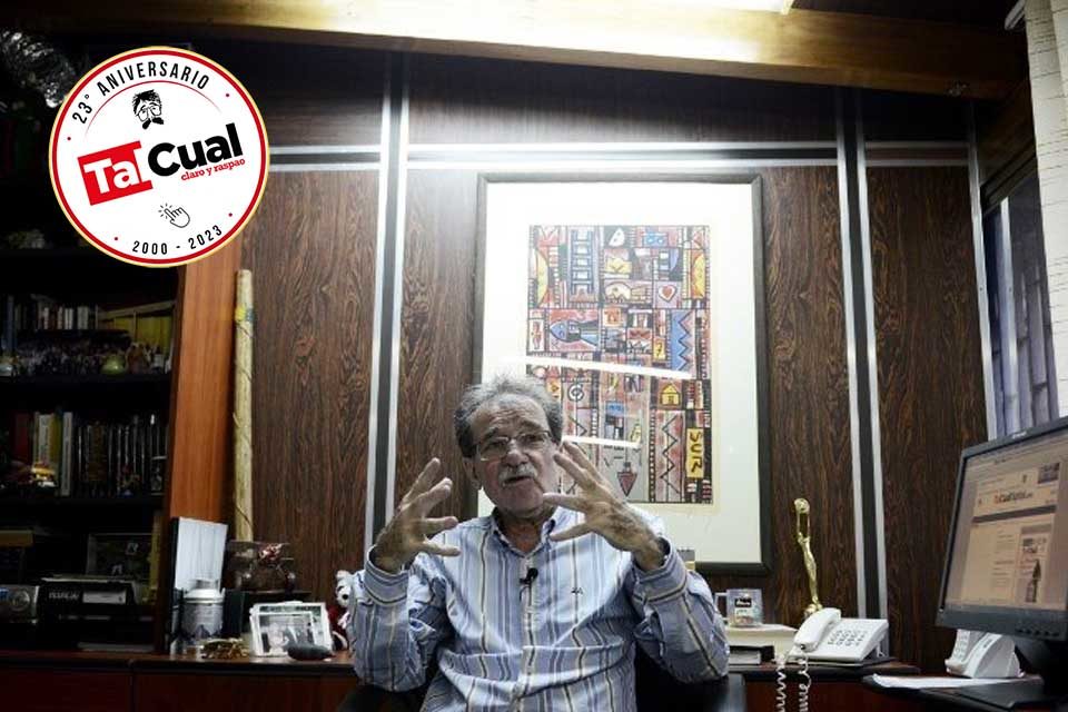Teodoro en su oficina TalCual 23 aniversario