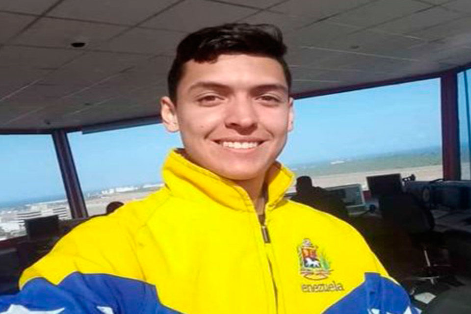 Guillermo González.