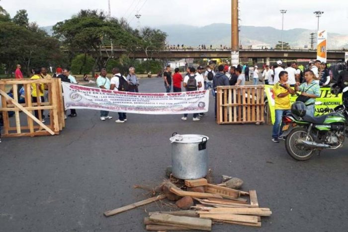 Duque ordena levantar bloqueos