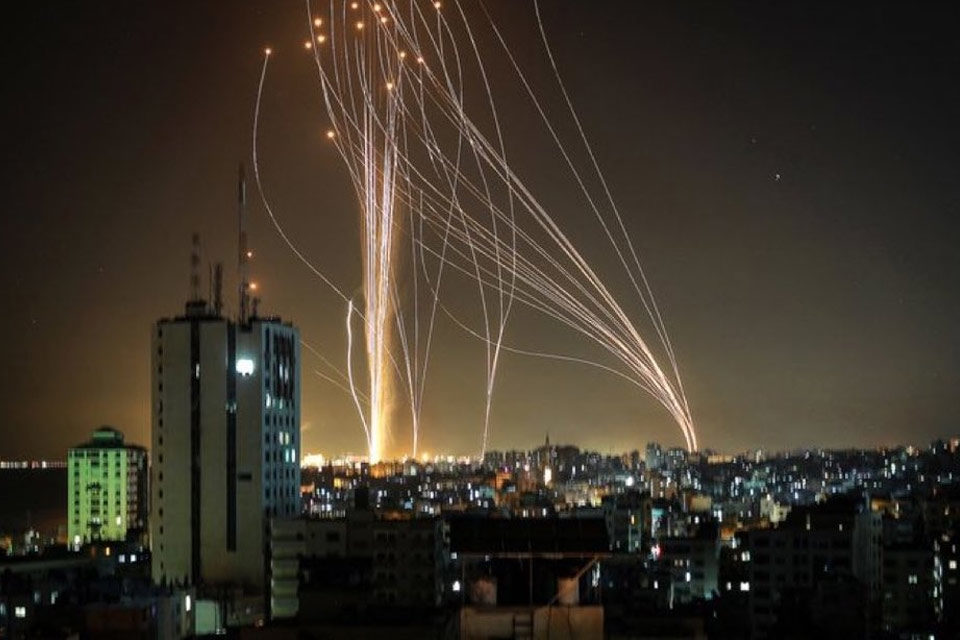 Hamás e Israel siguen intercambiando ataques con misiles