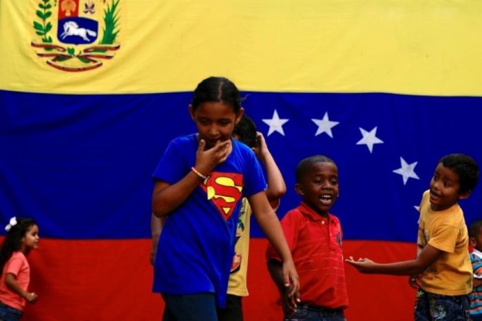 Sin embargo, se mueve
