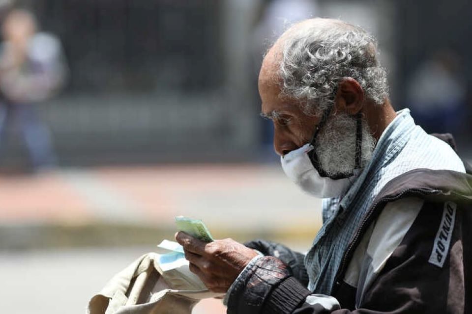 Adultos mayores, las peores víctimas del socialismo. Jubilados y pensionados - ivss - pensión