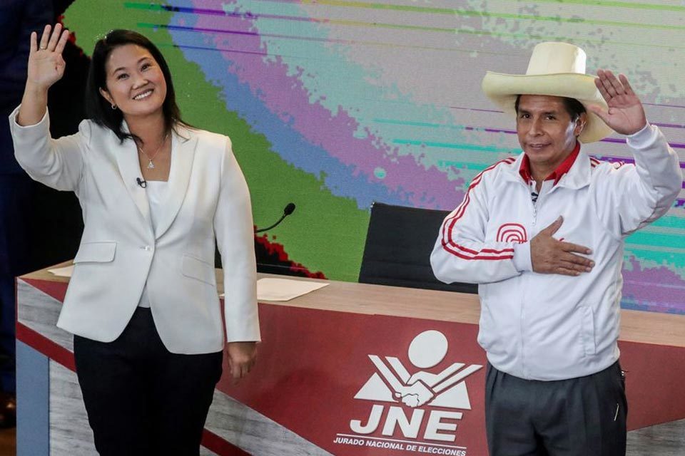 Sondeo a boca de urna da victoria a Fujimori en Perú