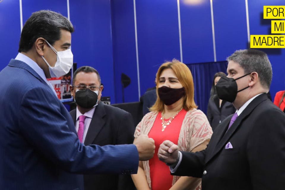 Maduro Correa Por Mi Madre