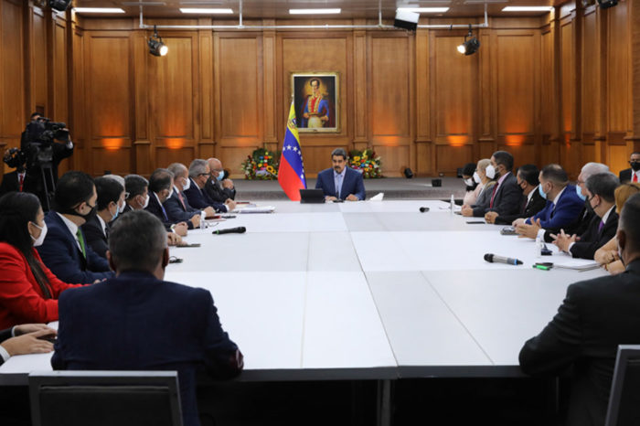 Reunión de Maduro con la comisión de paz y diálogo