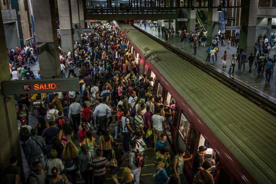 La guagua va en reversa - metro