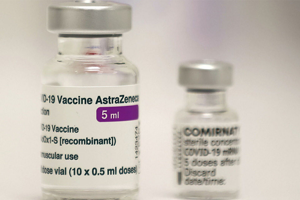 Sputnik y AstraZeneca
