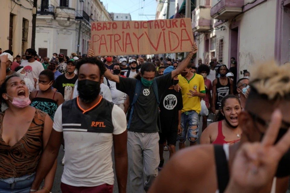 Cubanos protestan