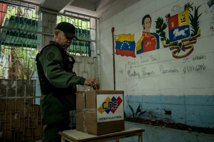 Procurar espacios de entendimiento y humanizar el conflicto