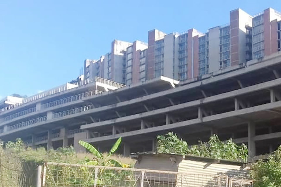 Denuncian paralización de obras en las Cumbres Del Encantado