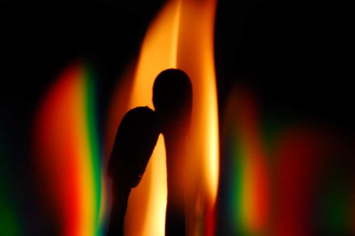 "Llama de amor encendida"