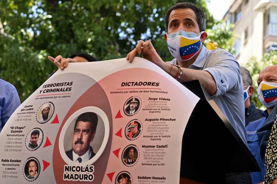 Necesitamos una opinión pública, caiga quien caiga
