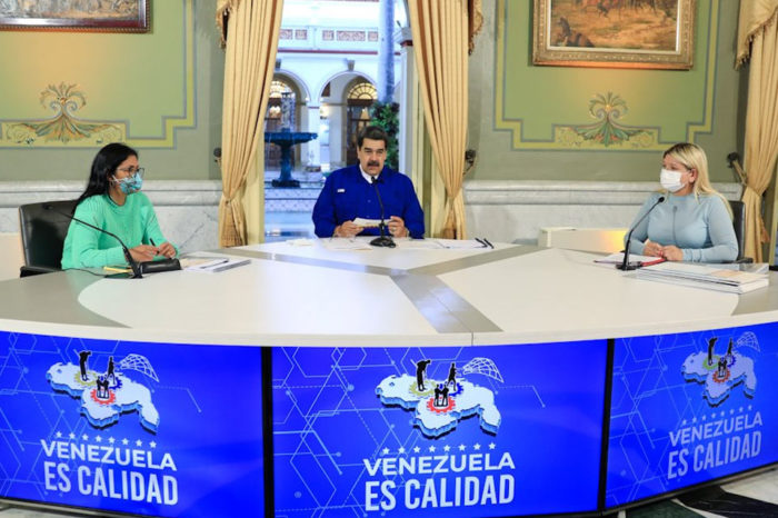 Nicolás Maduro propone otorgar créditos en dólares con petros