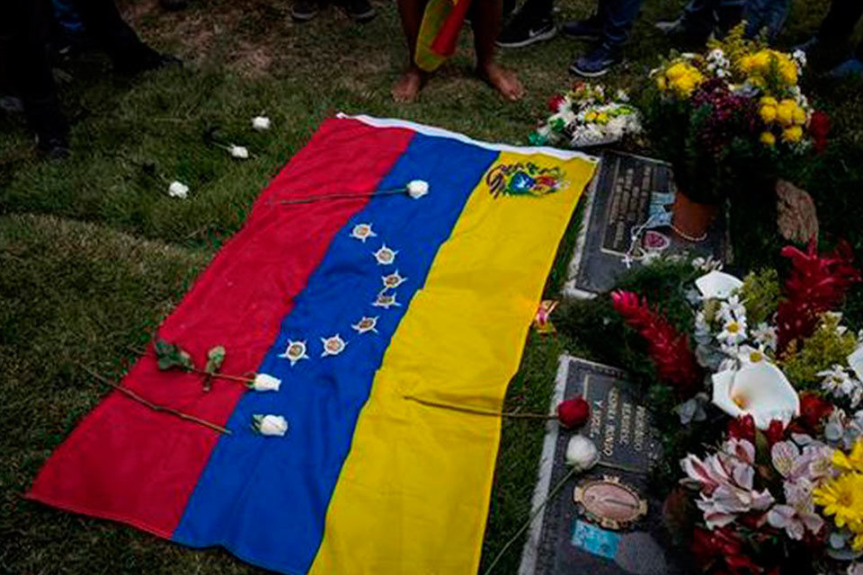 El lento suicidio de la democracia