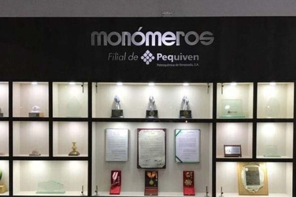 Renuncia presidenta de Monómeros