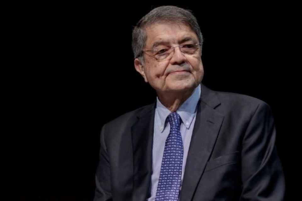 Real Academia Española exige levantar sanciones judiciales contra Sergio Ramírez