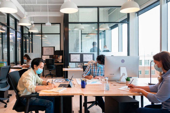 ¿Trabajar desde casa o desde la oficina? Mejor ambas