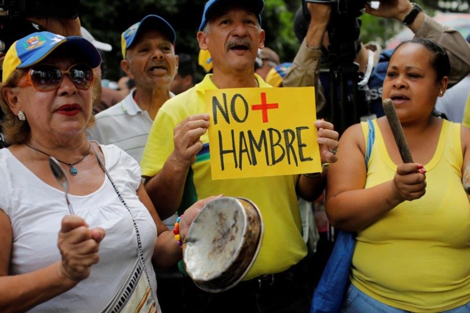 adultos mayores VOA Reuters ancianos