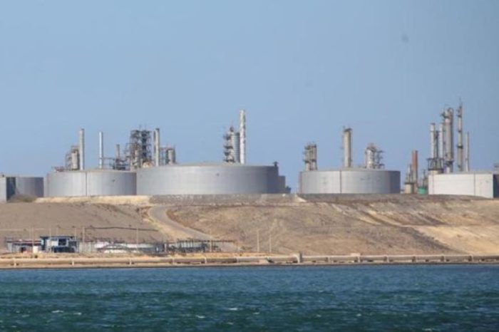 Rotura en tubería de gasoil al vacío causa derrame en comunidades de Amuay
