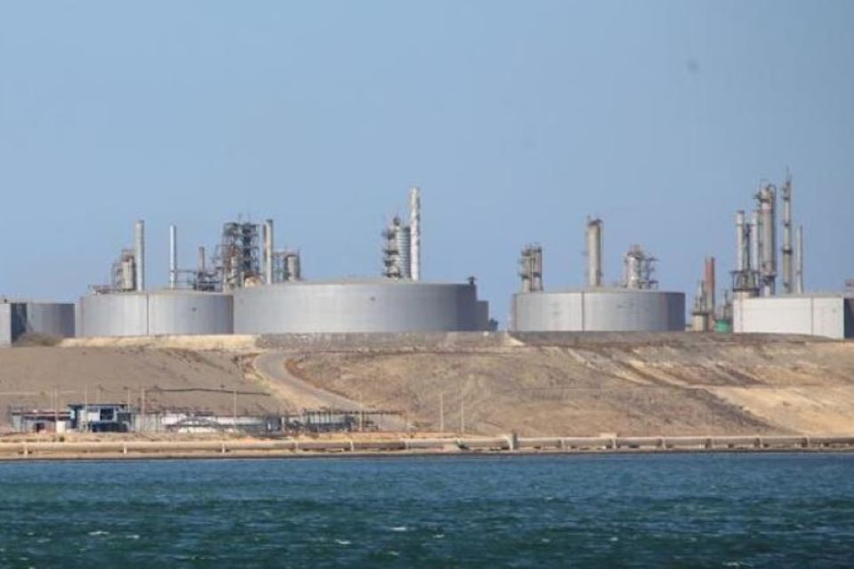 Rotura en tubería de gasoil al vacío causa derrame en comunidades de Amuay
