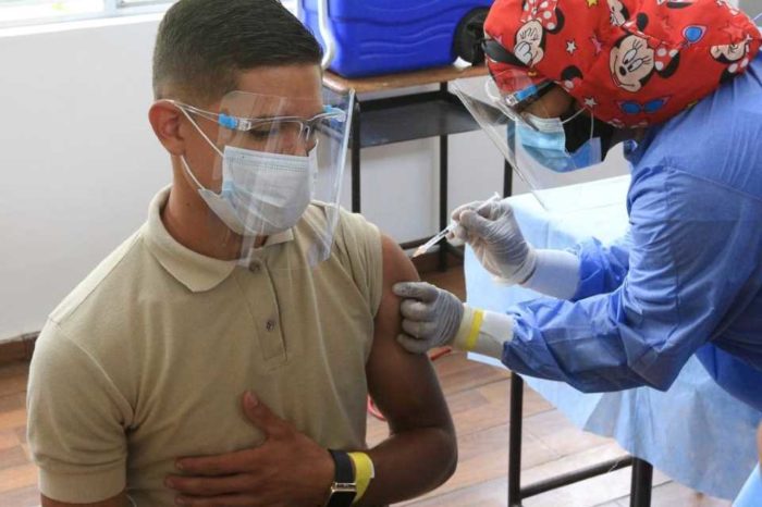 Vacunación en jóvenes - Academia Nacional de Medicina