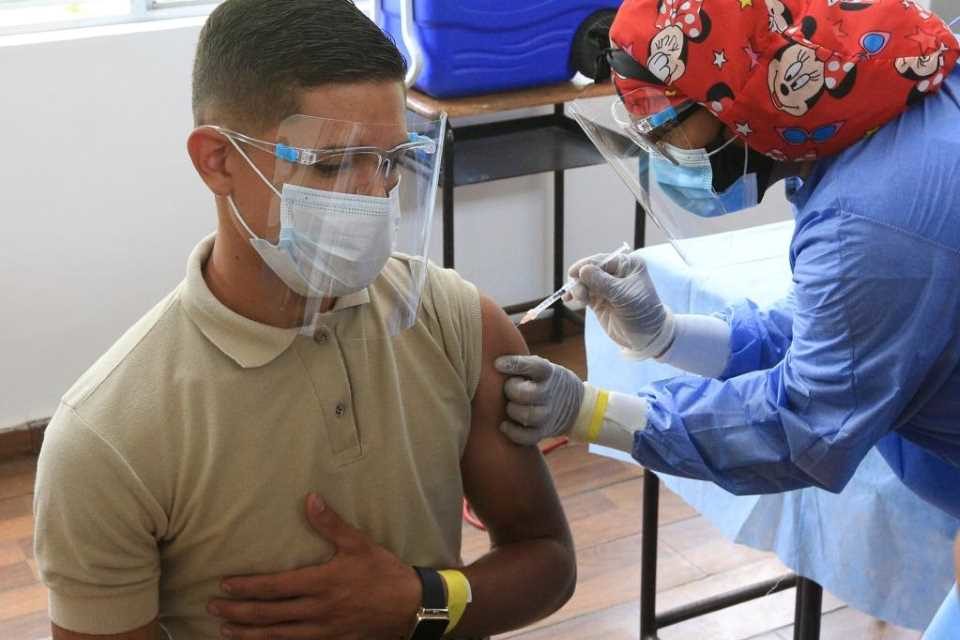Vacunación en jóvenes - Academia Nacional de Medicina