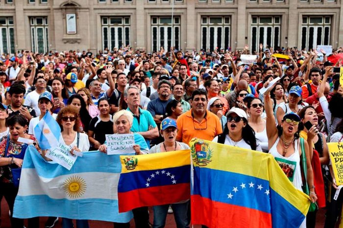 Y la derecha también