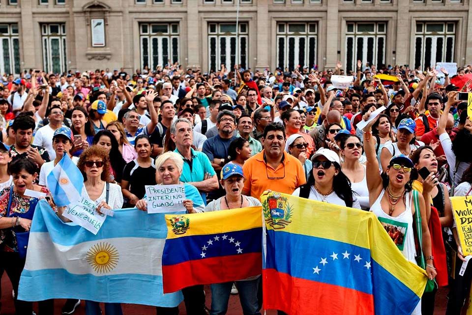 Y la derecha también