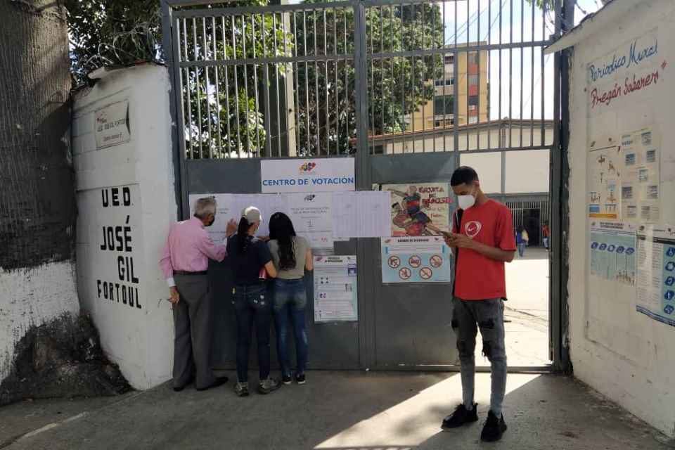Colegio José Gil Fortoul La Pastora Elecciones 21N Foto de Brian Contreras