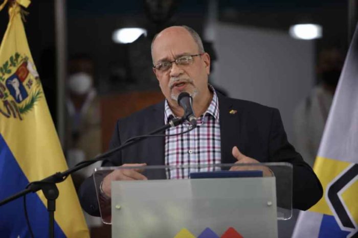 Pedro Calzadilla CNE en UBV Elecciones 21N Foto Régulo Gómez