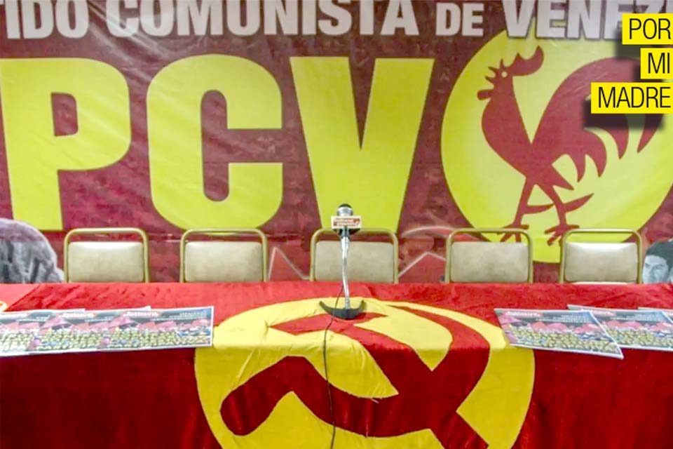PCV Por Mi Madre Gallo rojo