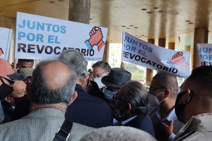 Mover referendo revocatorio