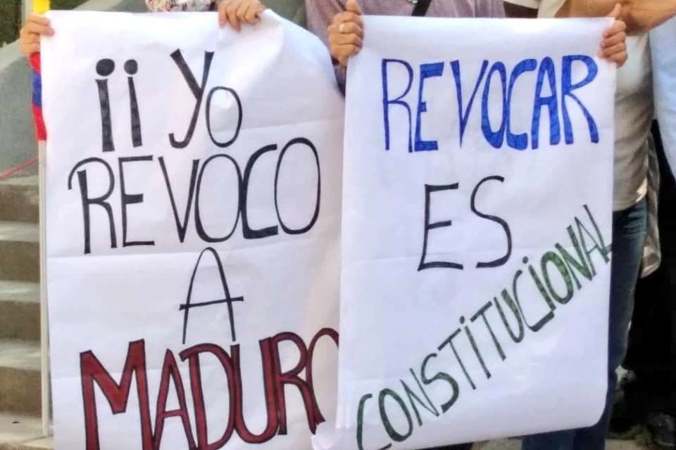 Servilismo del CNE lo llevó a ser juez y parte en un revocatorio que murió al nacer