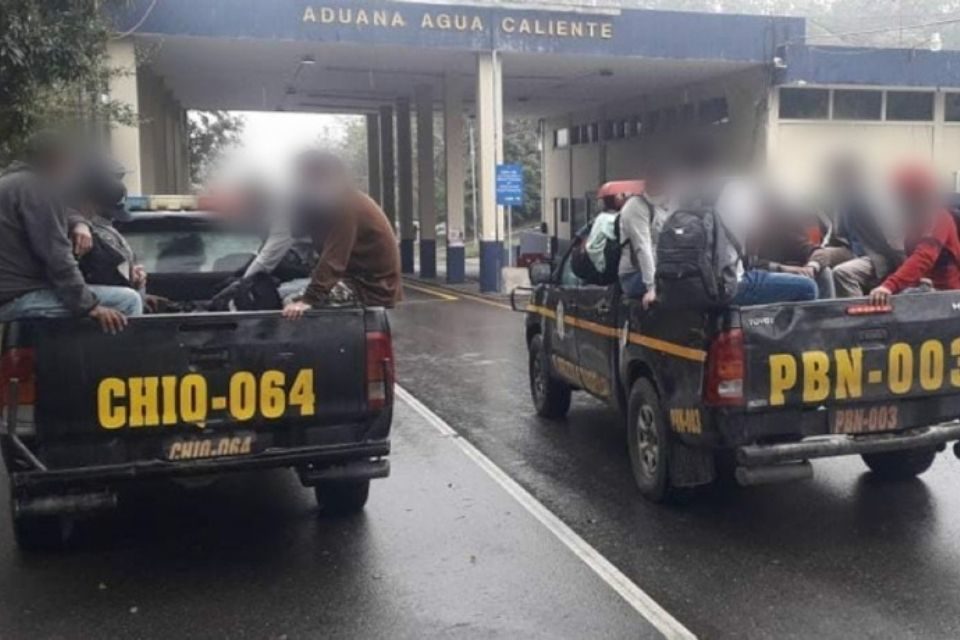 Guatemala expulsa a migrantes