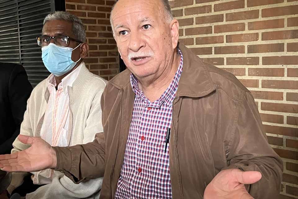 Rubén González