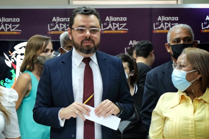 Antonio Ecarri rechaza los nuevos símbolos de Caracas