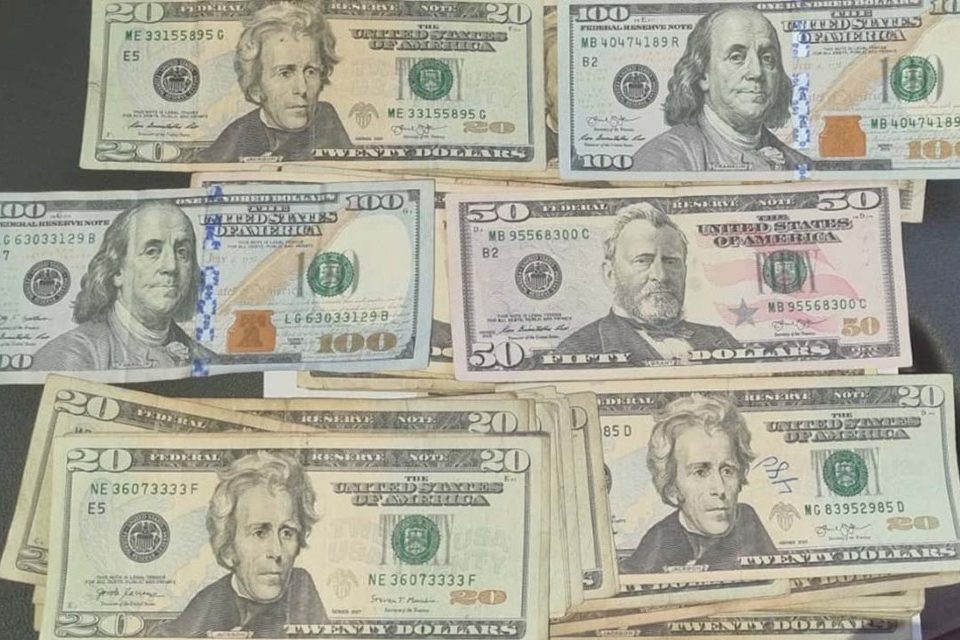 Billetes dolares banco de venezuela