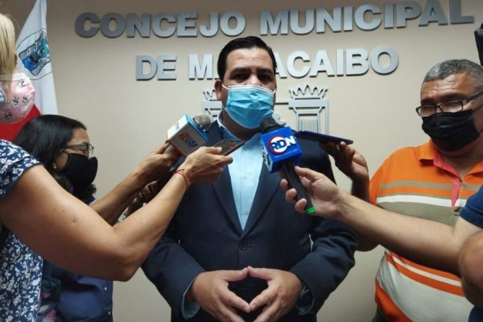Ediles del PSUV en Maracaibo rechazan requisito universitario para premio de periodismo