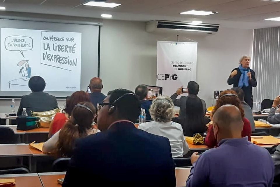 Jean Plantureux Plantu caricaturista Foto CEPyG UCAB